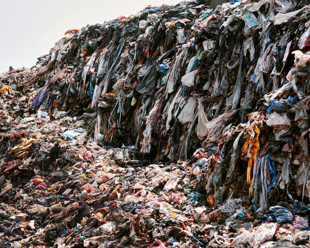 Billede for Fashion Kills - Fashion Dumpsite. Tæt på tøjindustrien v/ Søren Zeuth 