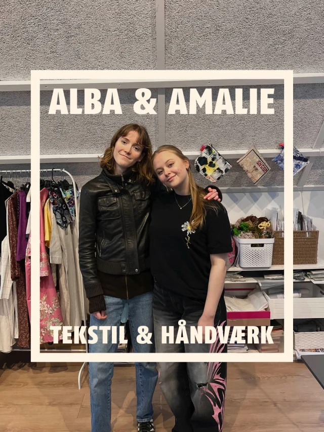 Jeg hedder Alba og kommer fra Holbæk. Jeg bor på mellemgangen med mine søde roomies, Asta og Alvira. Jeg har selvfølgelig tekstil som hovedfag, og derudover har jeg keramik, skriveværksted og filmforståelse✍️ 📺.

Jeg hedder Amalie, er 23 år gammel og kommer fra Køge. Jeg bor også på mellemgangen med mine søde roomies Thea og Karoline. Udover at have tekstil som hovedfag, har jeg i denne periode sidefagene keramik, grafisk design og band🎼.”

Tak for at have fulgt med i vores takeover i Tekstil og Håndværk i sidste uge💕
