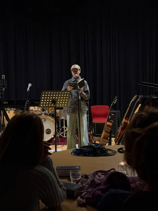 Første caféaften med F26! Så mange fine, gode, sjove, smukke og skøre indslag😍🎼🎤🎹